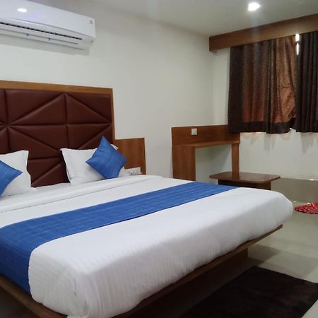 Hotel Rk Villa Vadodara Eksteriør billede